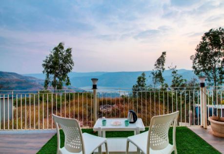 Regal Reverie - A Lakeview Retreat