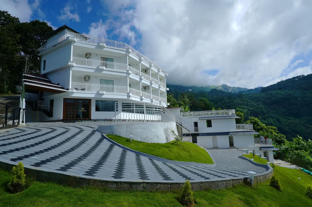 Moonline Resort