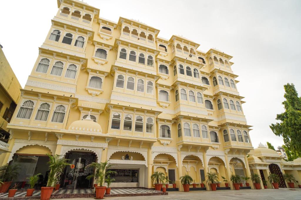 Aram Mahal