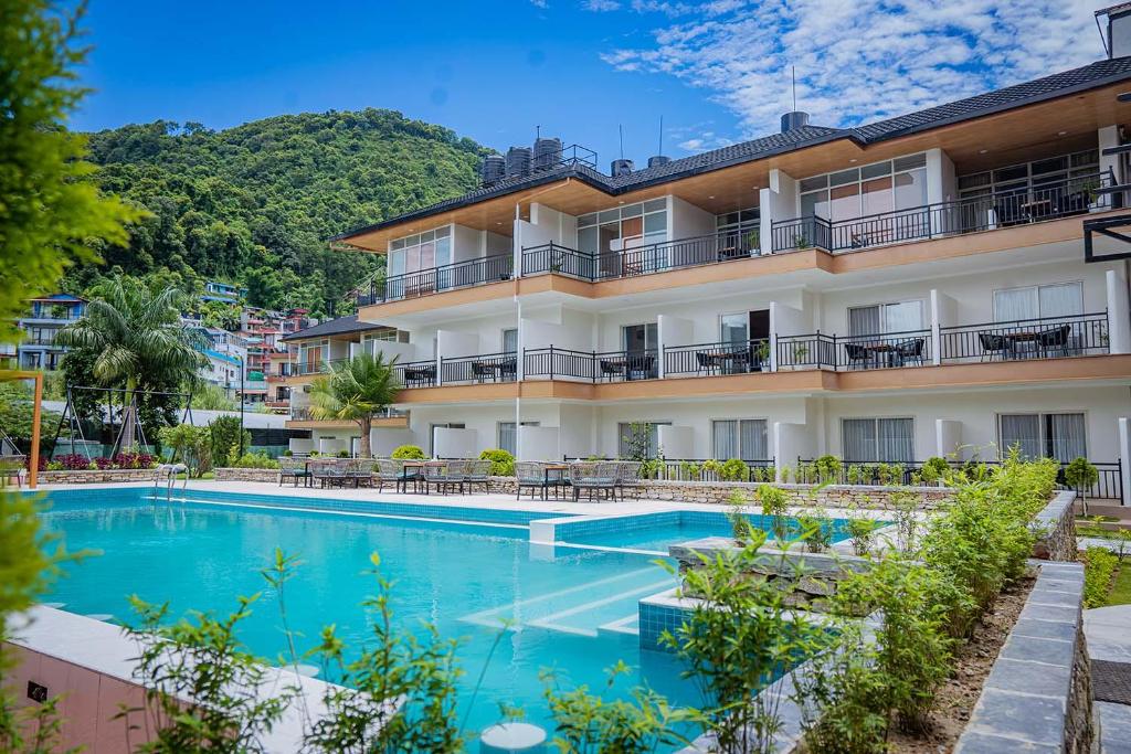 Majestic Lakefront Hotel & Suites
